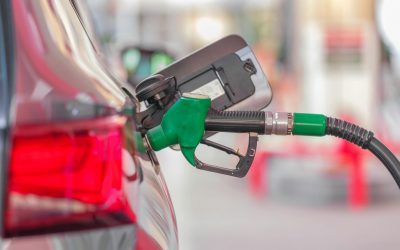 Combustível comum ou aditivado: entenda as diferenças na prática